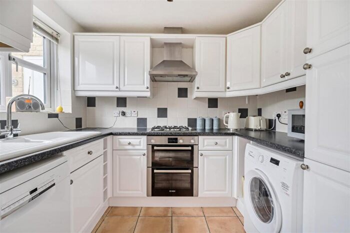 3 Bedroom Detached House For Sale In Sutherland Crescent, Chippenham, SN14