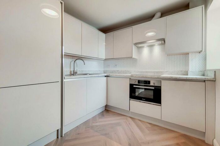 2 Bedroom Flat To Rent In High Road, Wood Green, London, N22