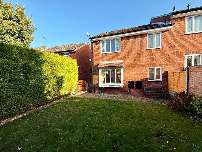 1 Bedroom Cluster House For Sale In Heron Drive, Bushmead, Luton, Bedfordshire, LU2