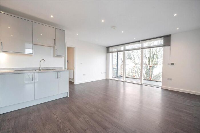 2 Bedroom Apartment To Rent In Propeller Crescent, Croydon, CR0