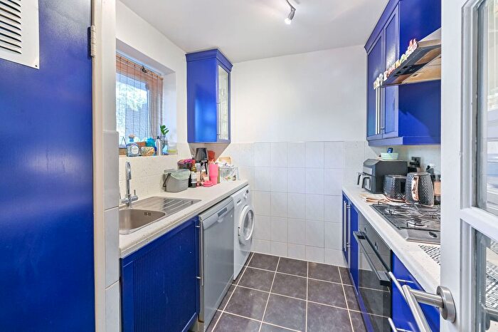 1 Bedroom Flat For Sale In Rosendale Road, West Dulwich, London, SE21