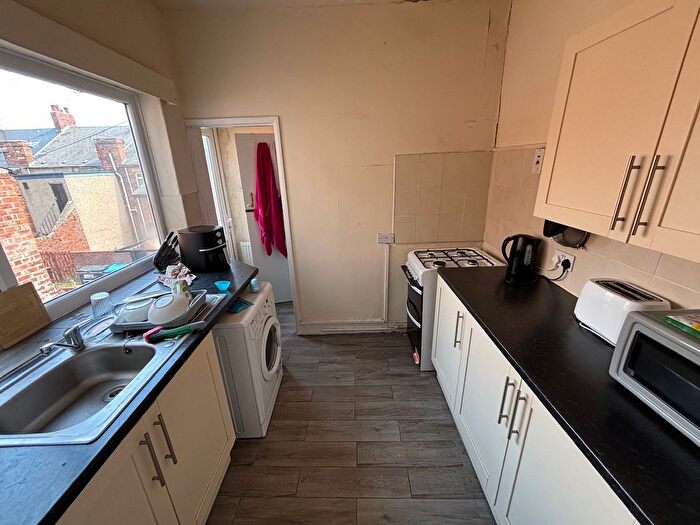 3 Bedroom Flat To Rent In Helmsley Road, Newcastle Upon Tyne, NE2