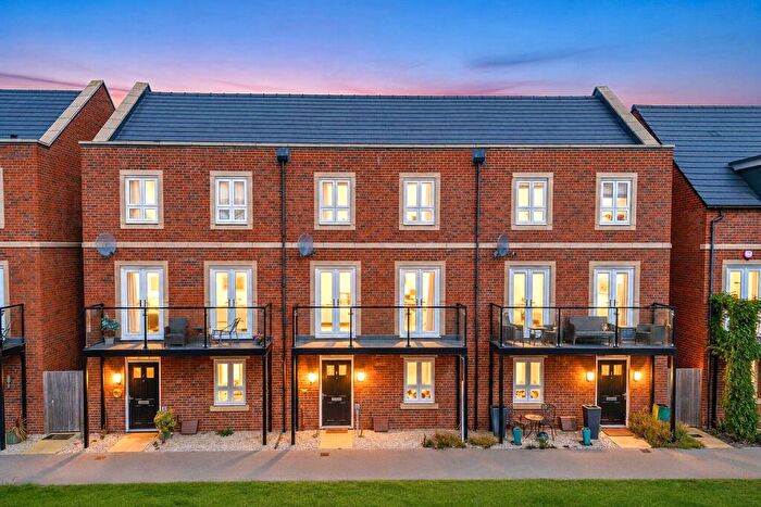 4 Bedroom Terraced House For Sale In Primus End, Newbury, Berkshire, RG14