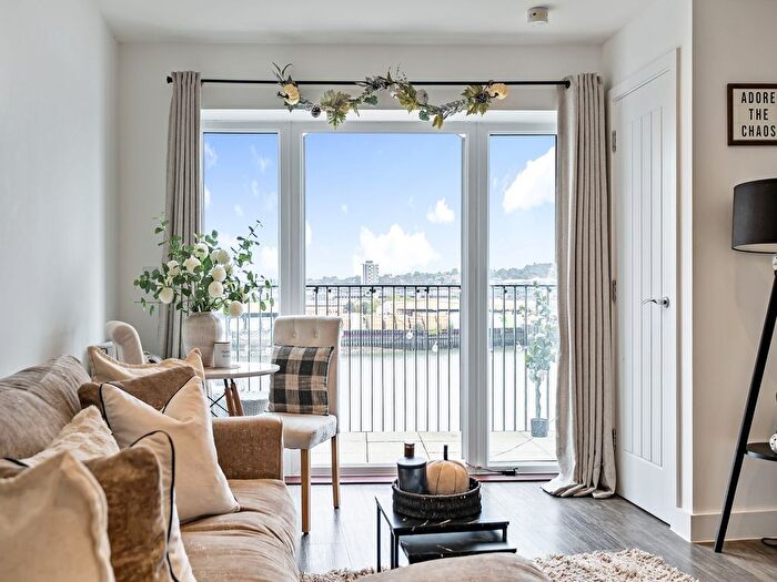 2 Bedroom Flat For Sale In Rochester Riverside, Rochester, Kent., ME1