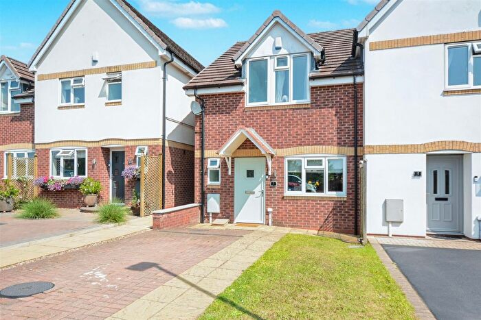 3 Bedroom Town House For Sale In Festival Crescent, Trowell, Nottingham, NG9