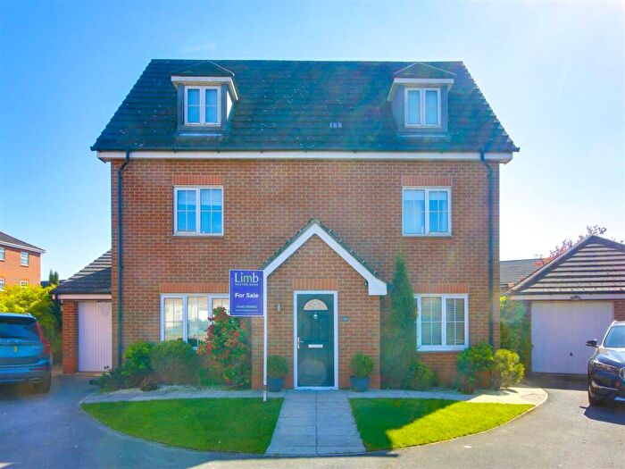 5 Bedroom Detached House For Sale In Langthwaite Close, Brough, HU15