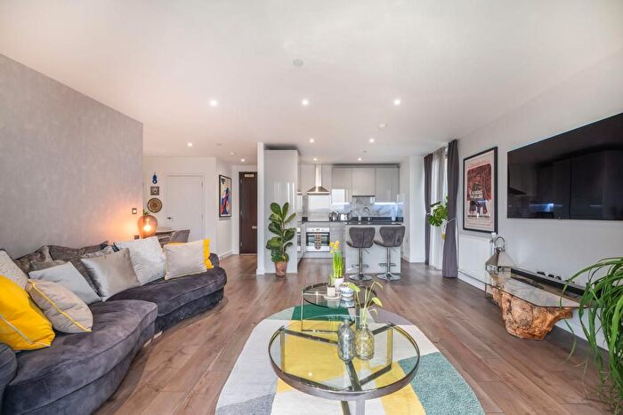 2 Bedroom Flat For Sale In Heritage Tower, Canary Wharf, London, E14
