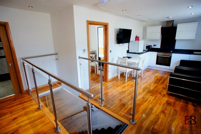 3 Bedroom Apartment To Rent In Falconars Court, Newcastle Upon Tyne, NE1