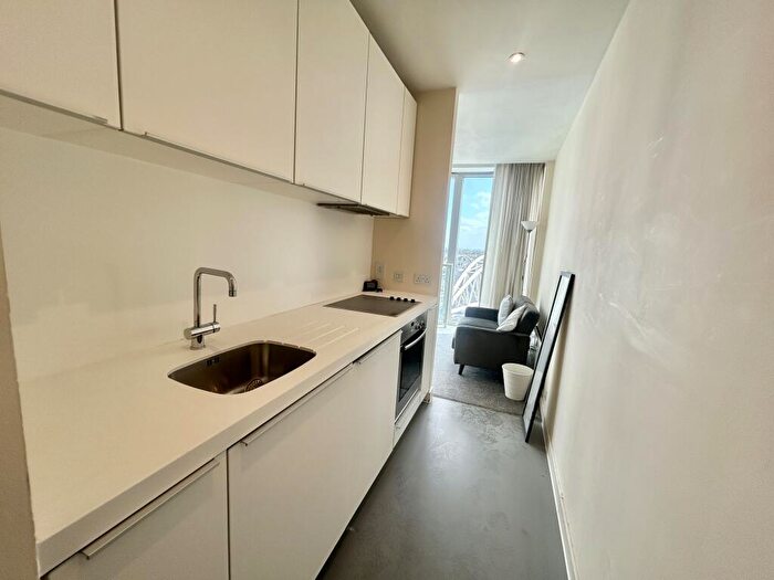 1 Bedroom Apartment To Rent In The Rotunda, New Street, Birmingham, B2