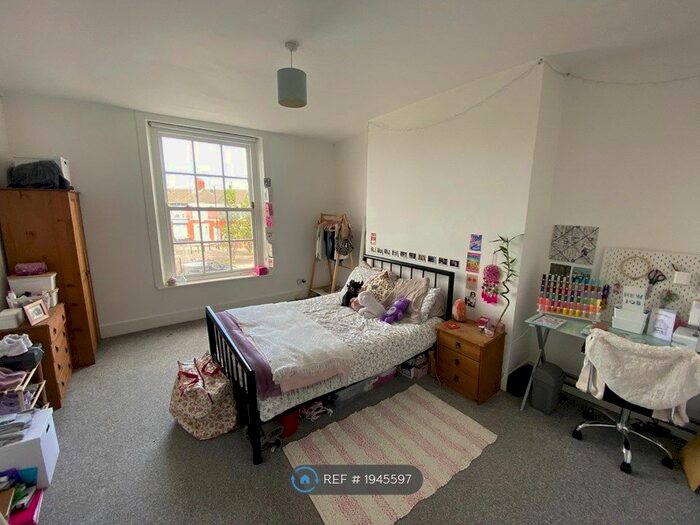 6 Bedroom Semi-Detached House To Rent In North View, Edge Hill, Liverpool, L7