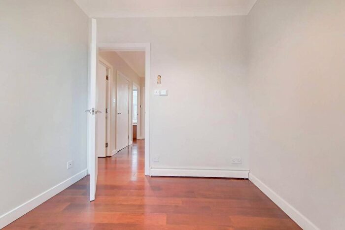 3 Bedroom Flat To Rent In Boardwalk Place, Canary Wharf, London, E14