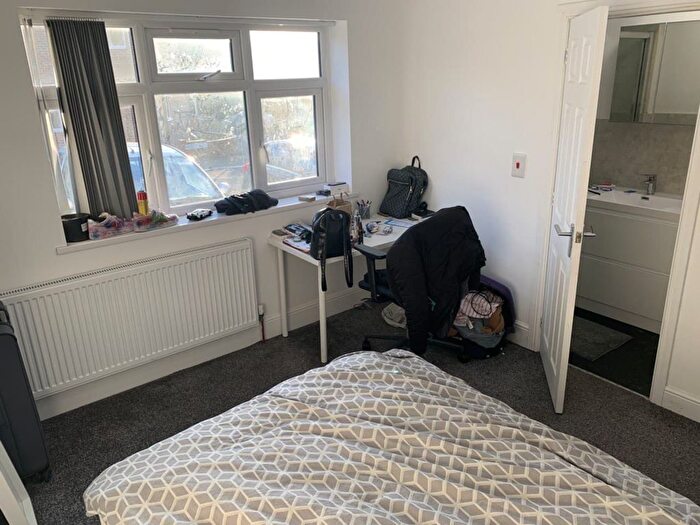 2 Bedroom Flat To Rent In Kelso Street, Leeds, LS2