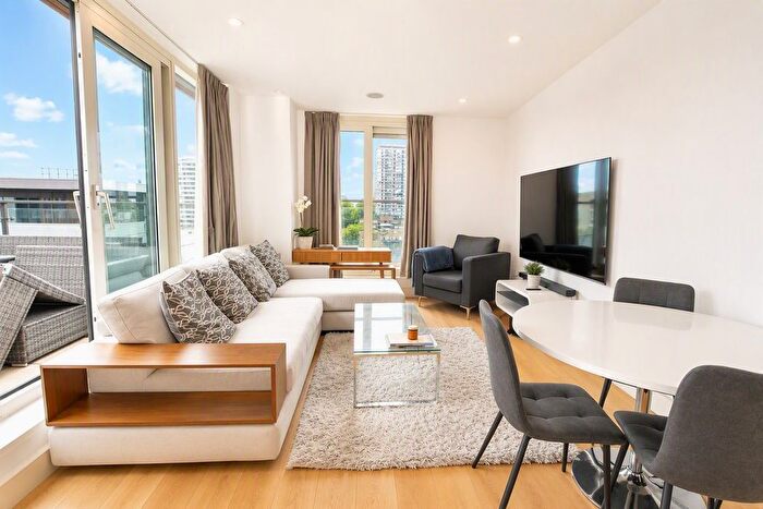 2 Bedroom Flat To Rent In Peninsula Apartments, Paddington, London, W2