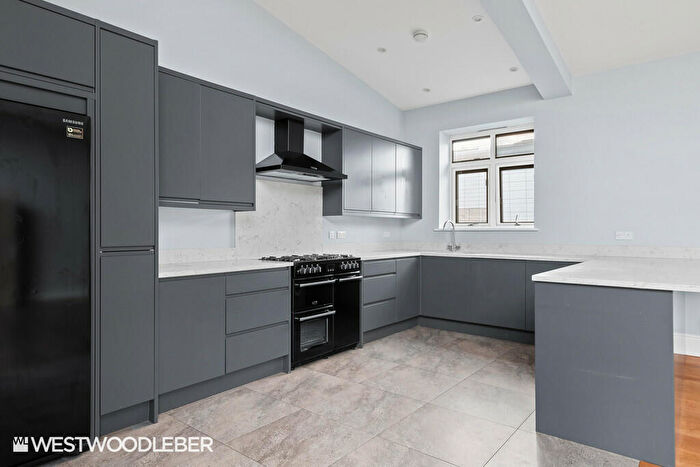 2 Bedroom Barn Conversion To Rent In Mangrove Lane, Hertford, SG13