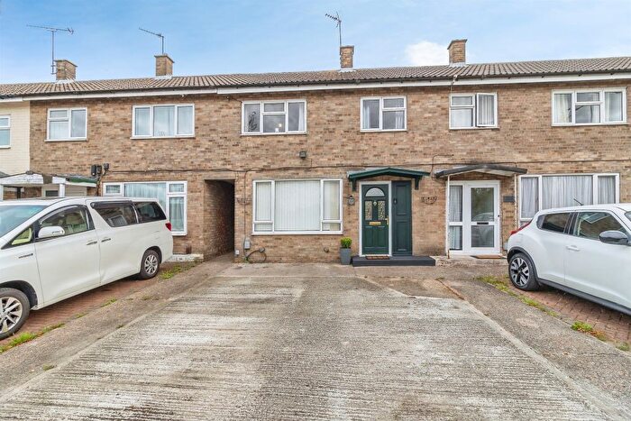 3 Bedroom Terraced House For Sale In Tithe Farm Road, Houghton Regis, Dunstable, LU5