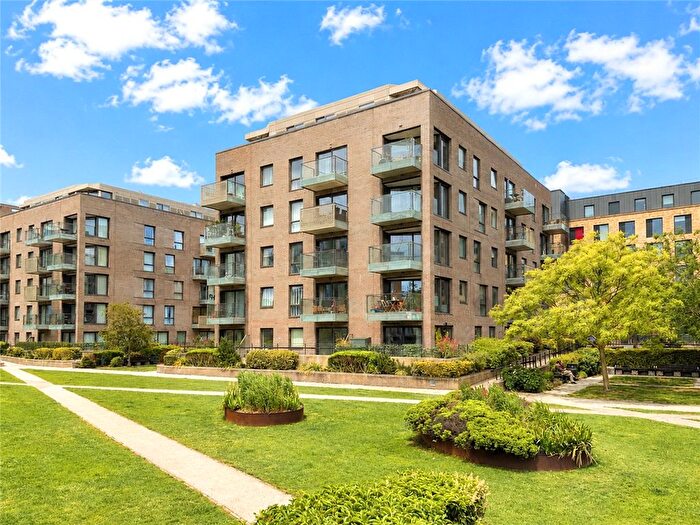 2 Bedroom Flat For Sale In Mill Park, Cambridge, CB1