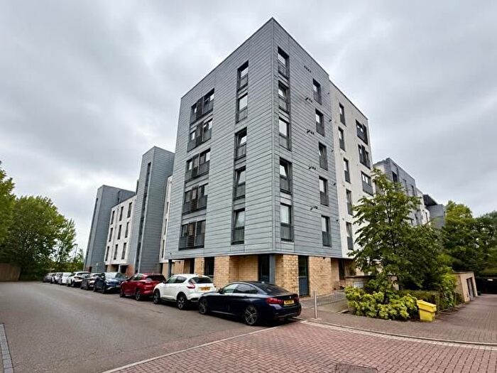 2 Bedroom Flat To Rent In Kimmerghame Drive, Edinburgh, EH4
