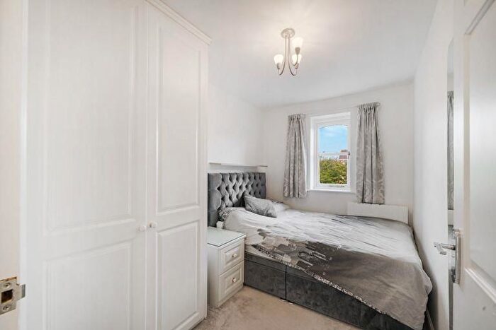 2 Bedroom Property To Rent In Kingweston Close, London, NW2