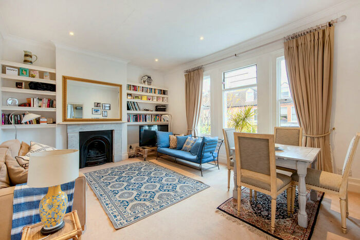 2 Bedroom Flat To Rent In Lysias Road, Balham, London, SW12