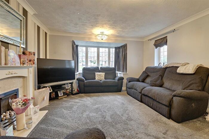 4 Bedroom Detached House For Sale In Skye Close, Cosham, Portsmouth, PO6