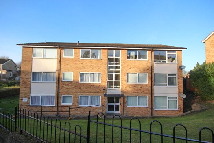2 Bedroom Flat To Rent In Vine Way, Brentwood, Essex, CM14
