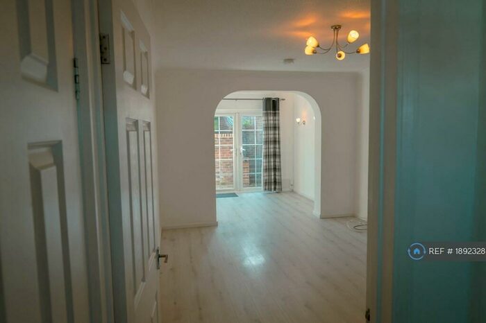 3 Bedroom Semi-Detached House To Rent In Bassil Road, Hemel Hempstead, HP2