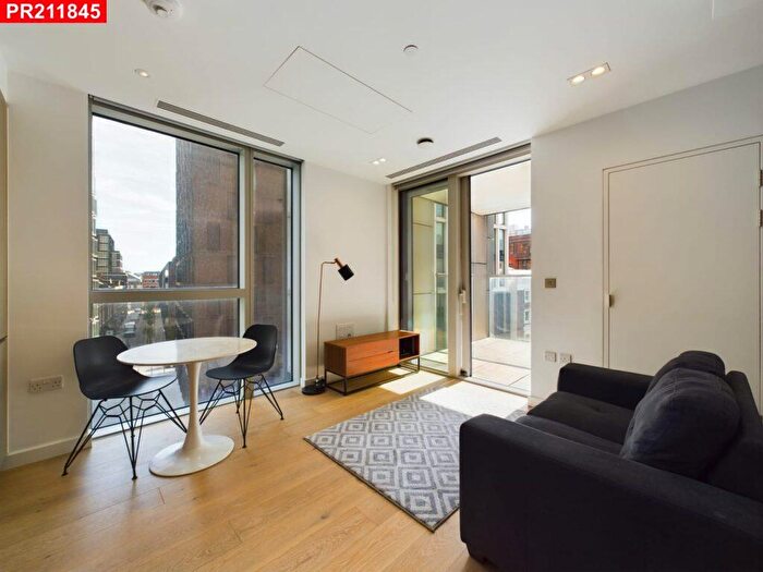Flat To Rent In Old Street – Studio Flat, EC1V