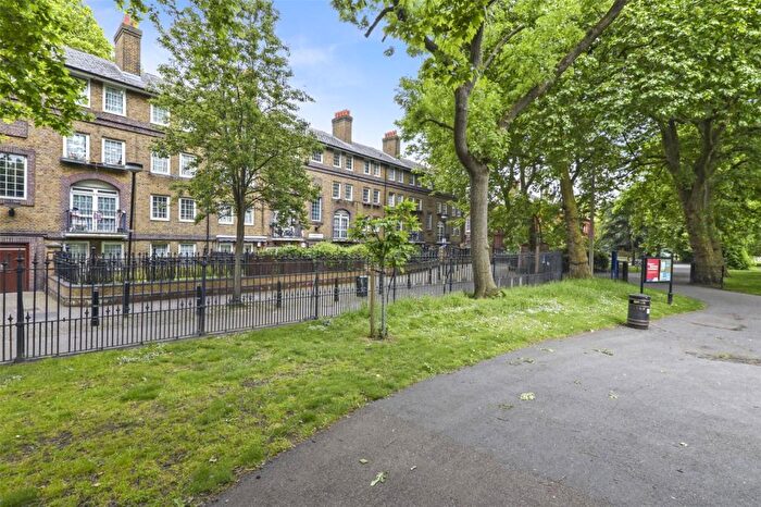 2 Bedroom Apartment To Rent In Swinburne House, Bethnal Green, E2