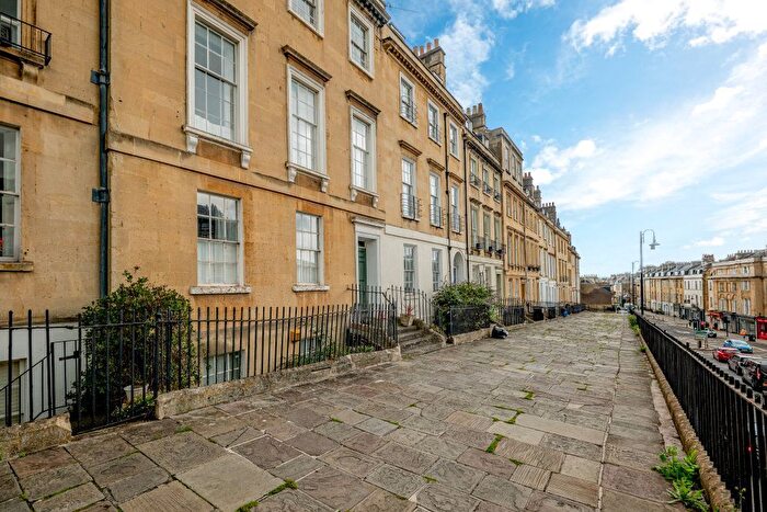 1 Bedroom Flat To Rent In Top Floor Flat, Walcot Parade, Bath, BA1