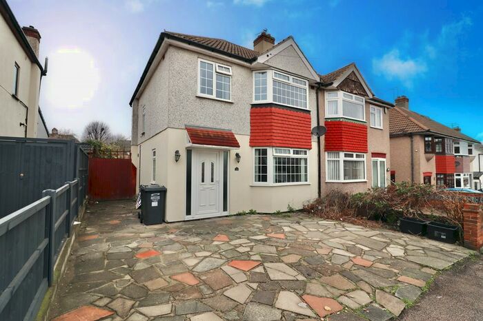 3 Bedroom Semi-Detached House To Rent In Clarendon Gardens, Dartford DA2