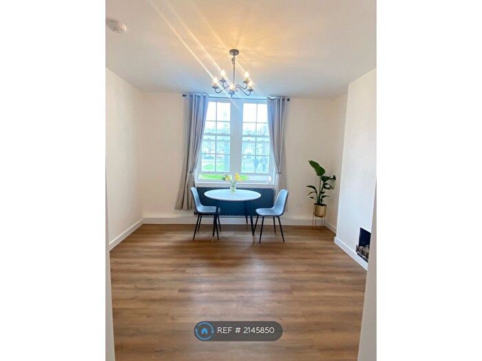 3 Bedroom Flat To Rent In Wormholt Road, London, W12