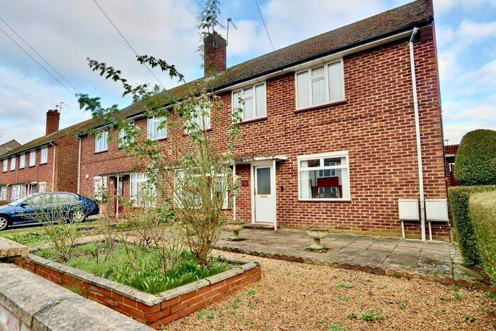 2 Bedroom Maisonette To Rent In Lynhurst Crescent, Hillingdon, UB10