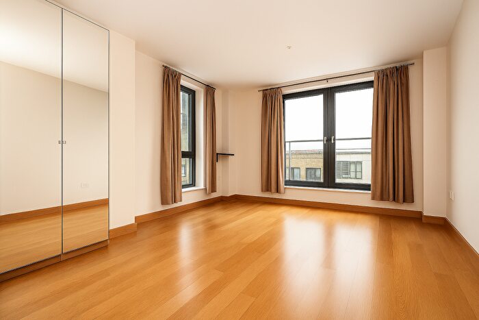 2 Bedroom Apartment To Rent In The Exchange, CR0