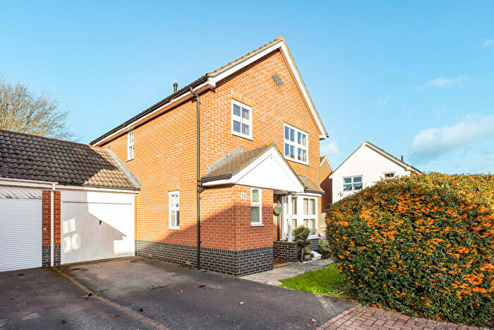 3 Bedroom Link Detached House For Sale In Verlam Grove, Didcot, OX11