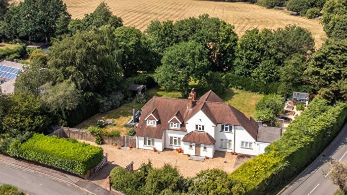 5 Bedroom Detached House For Sale In Barncroft, Appleshaw, Andover, Hampshire, SP11