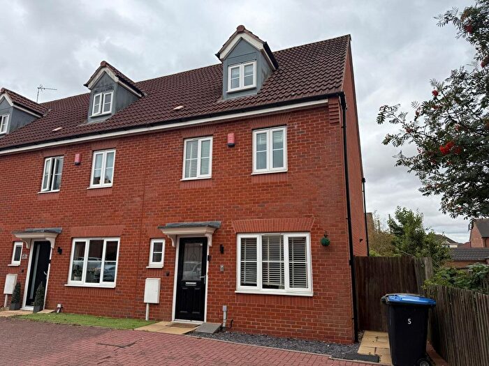 4 Bedroom End Of Terrace House For Sale In Fretter Close, Leicester, LE9