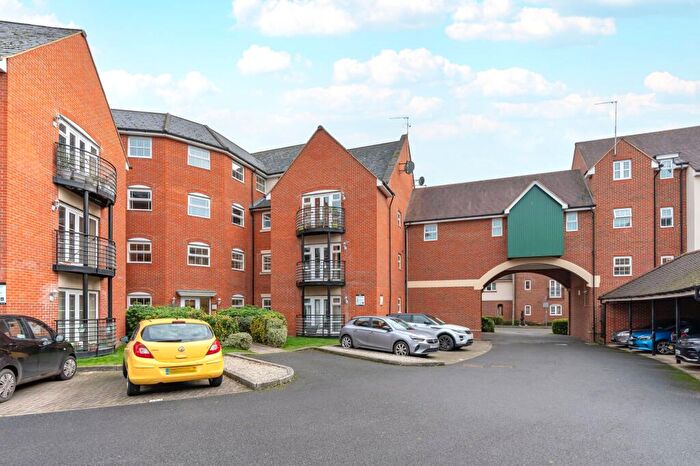 2 Bedroom Apartment For Sale In Thames View, Abingdon, OX14