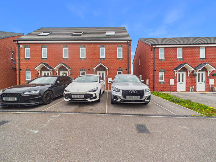 3 Bedroom End Of Terrace House For Sale In Lumley Avenue, Kingswood, Hull, HU7