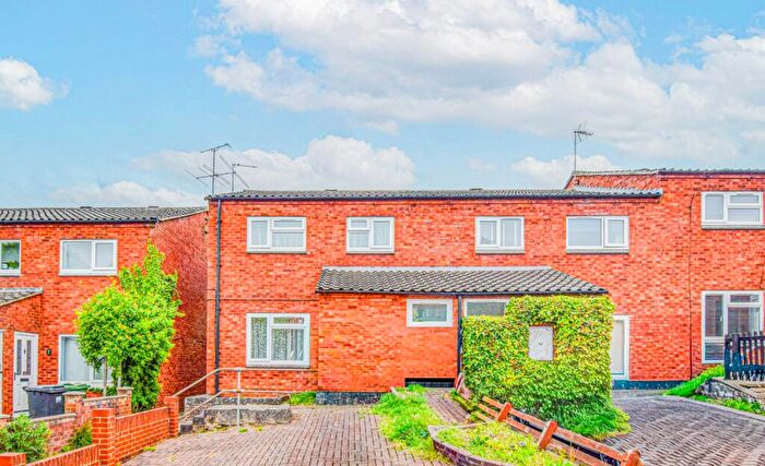 3 Bedroom End Of Terrace House For Sale In The Nightingales, Newbury, Berkshire, RG14