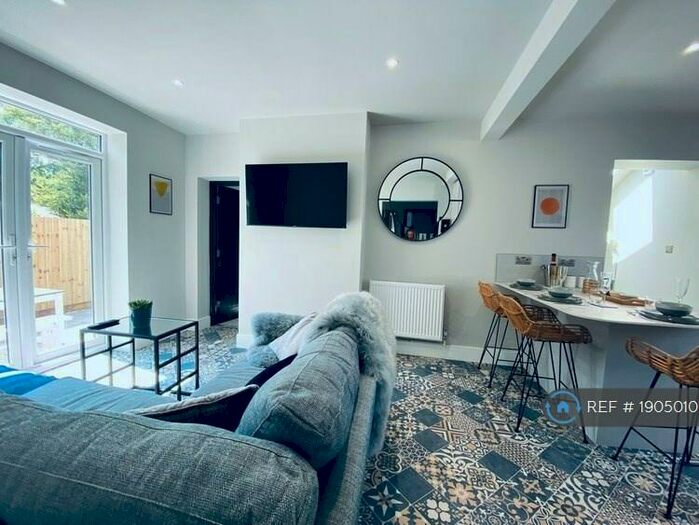 5 Bedroom Semi-Detached House To Rent In Sheridan Road, Bath, BA2