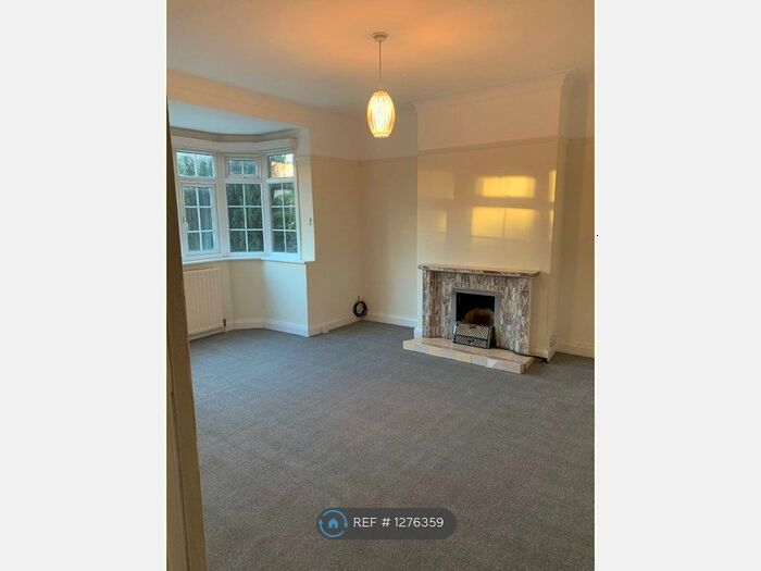 2 Bedroom Flat To Rent In Bromley South, Bromley BR1