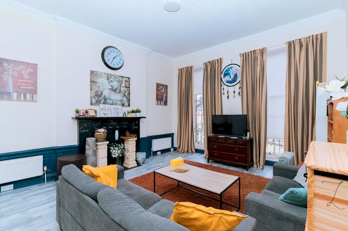 2 Bedroom Flat To Rent In Shandwick Place, Edinburgh ., EH2