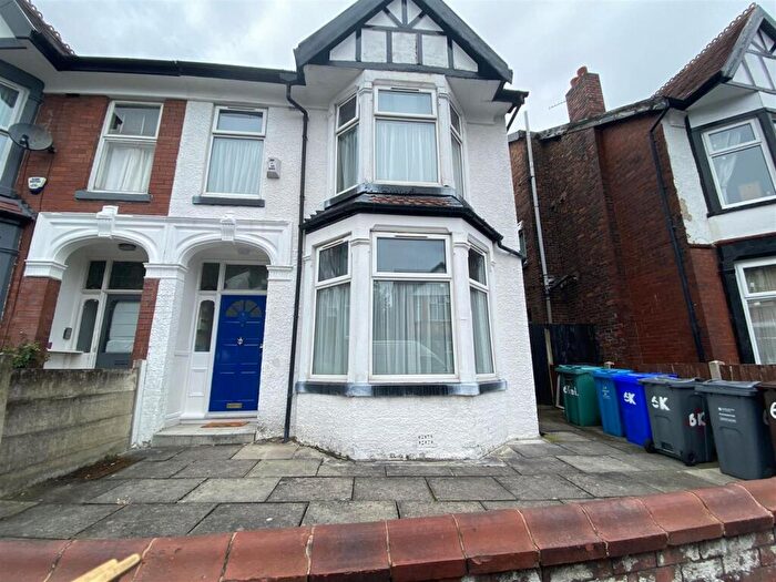 6 Bedroom Property To Rent In Kedleston Avenue, Victoria Park, £pppw, M14