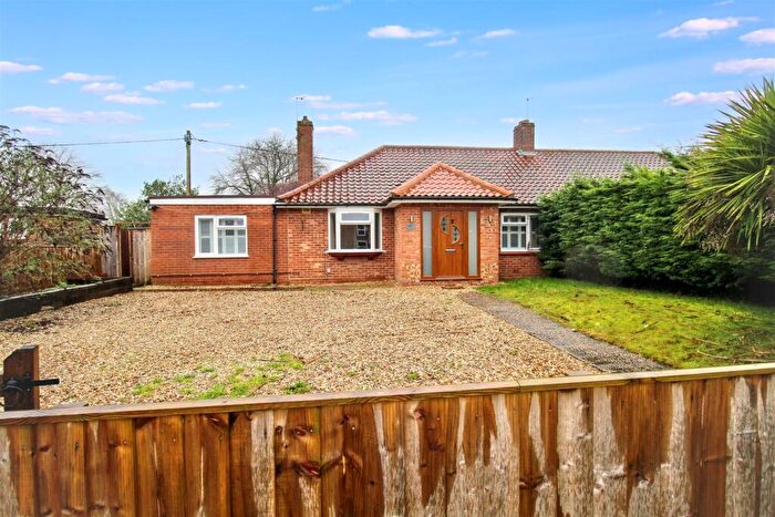 3 Bedroom Semi-Detached Bungalow For Sale In Hungate Street, Aylsham, Norwich, NR11