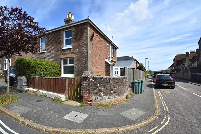 3 Bedroom Semi-Detached House To Rent In St. Michaels Avenue, Ryde, PO33