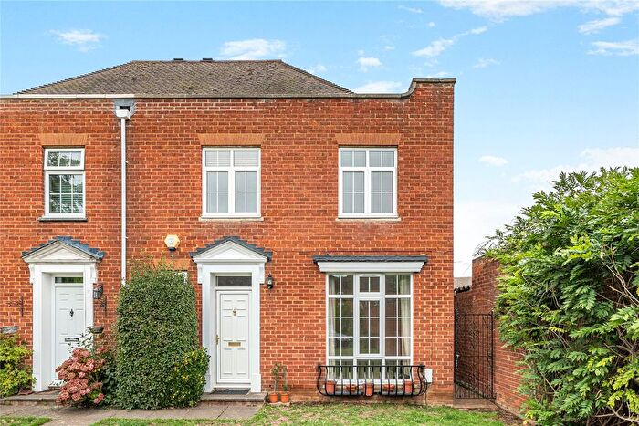 3 Bedroom End Of Terrace House For Sale In Russell Road, Lower Halliford, TW17
