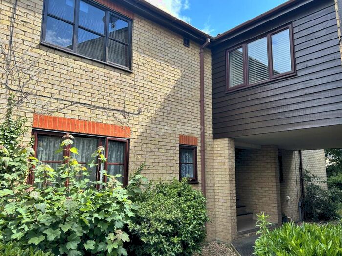 2 Bedroom Flat To Rent In Cambridge Court, St Neots, PE19