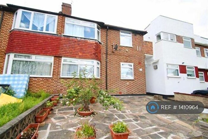 2 Bedroom Flat To Rent In Deer Park Gardens, Morden / Mitcham, CR4