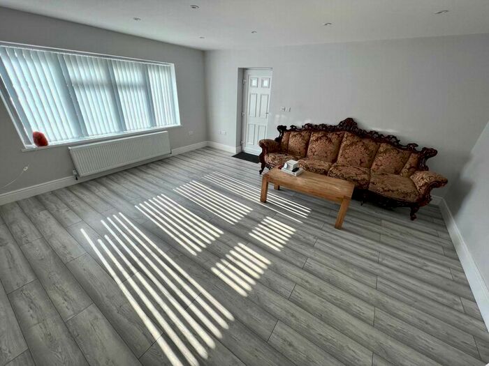 1 Bedroom Studio To Rent In Pinkwell Avenue, Hayes, Middlesex, UB3