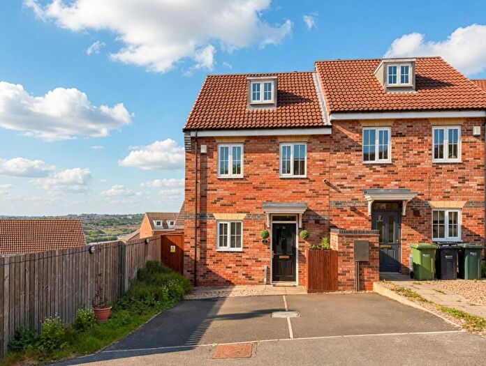 3 Bedroom Town House For Sale In Betsey Place, Bleach Green, Blaydon-on-Tyne, NE21